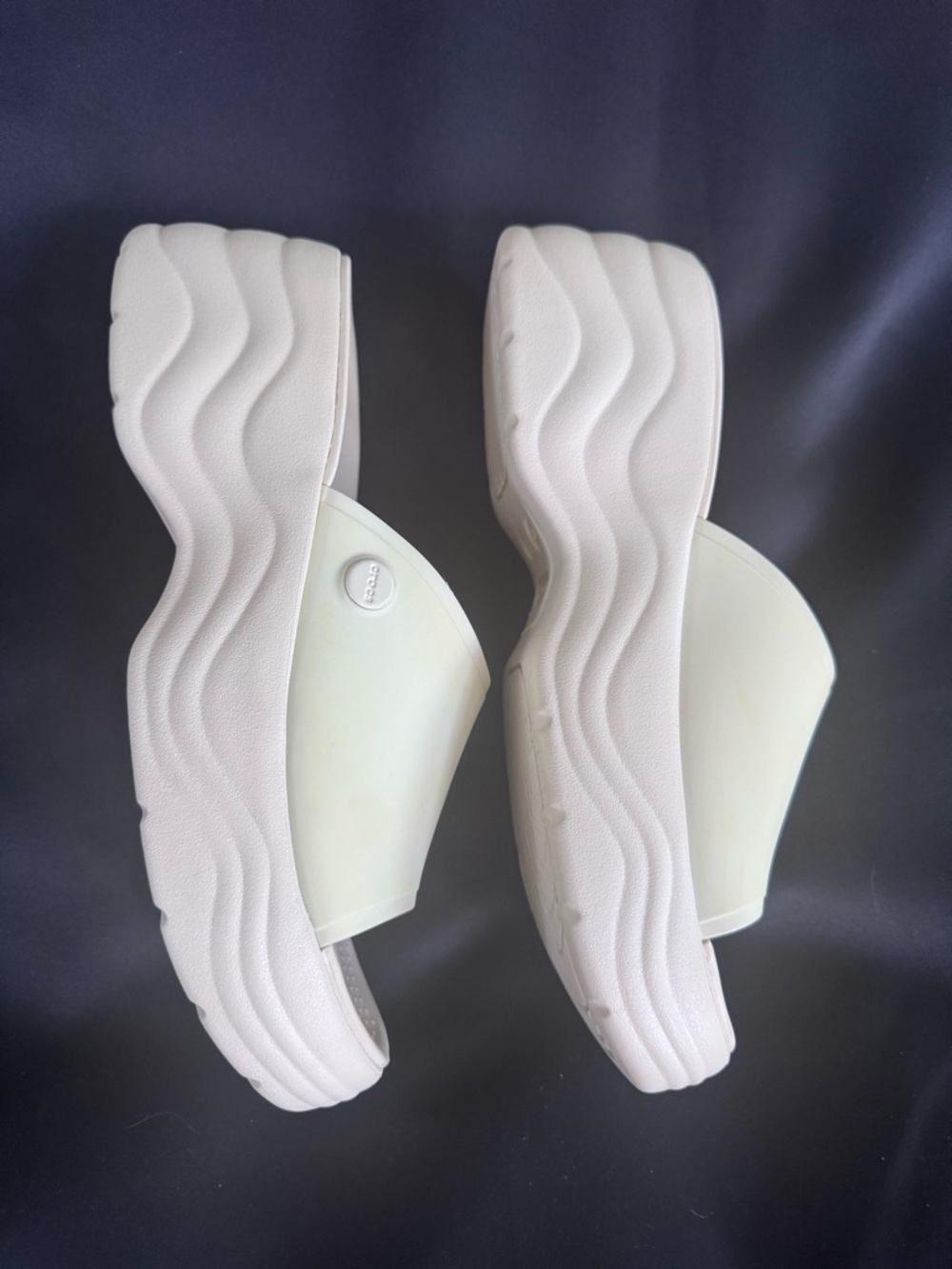 CROCS Women's Skyline Slide in Bone - Picture 3 of 7